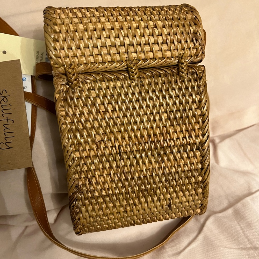 Bali Rattan Purse - Picture 4 of 7
